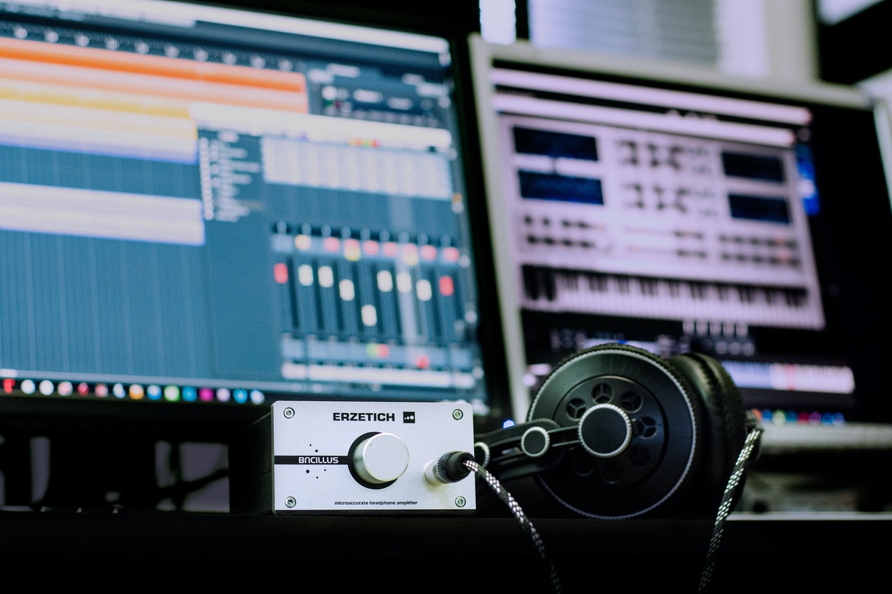 imagen de un control room de un estudio de grabacion